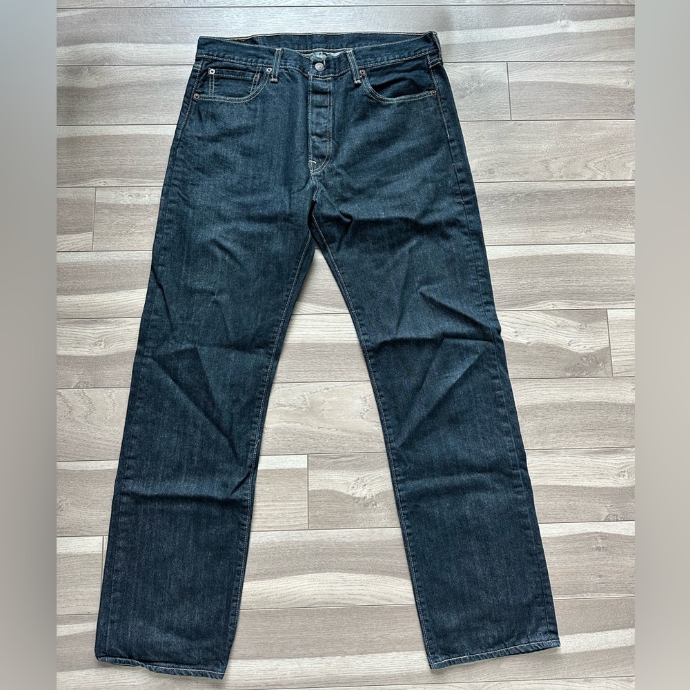 Levi dark wash 501 men’s jeans